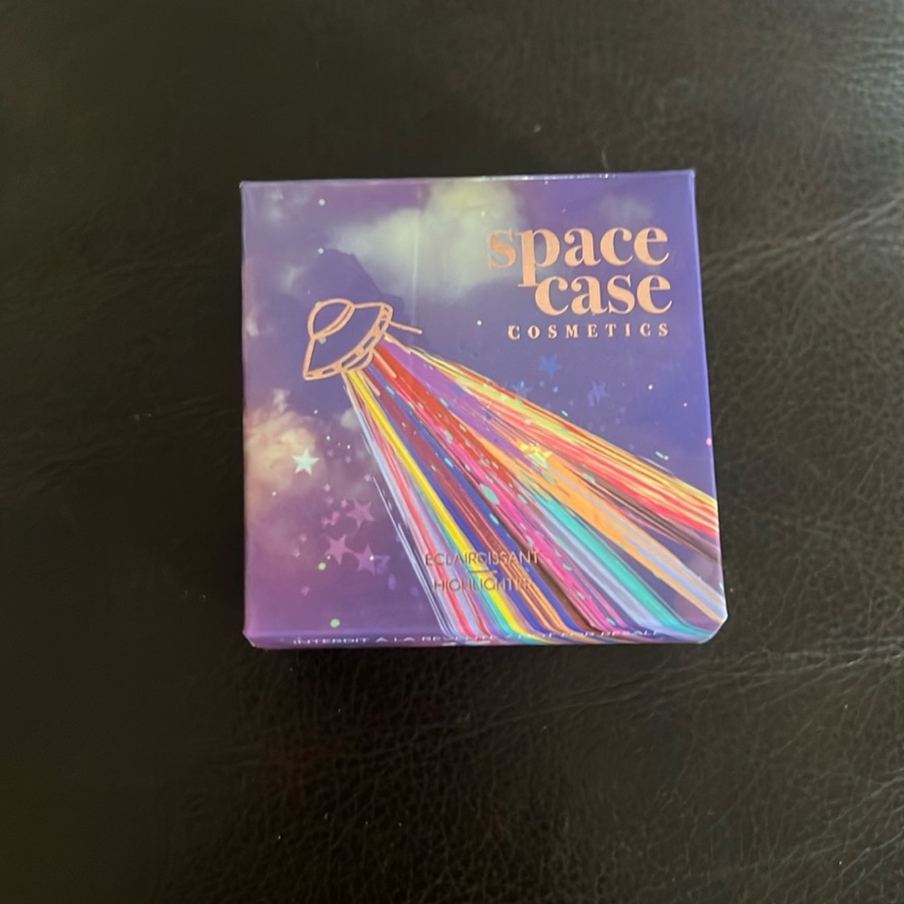 Space Case Highlighter, beautiful color and never used.